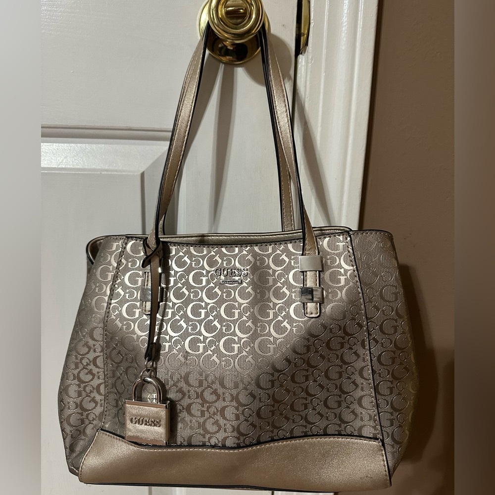 Guess handbag medium size